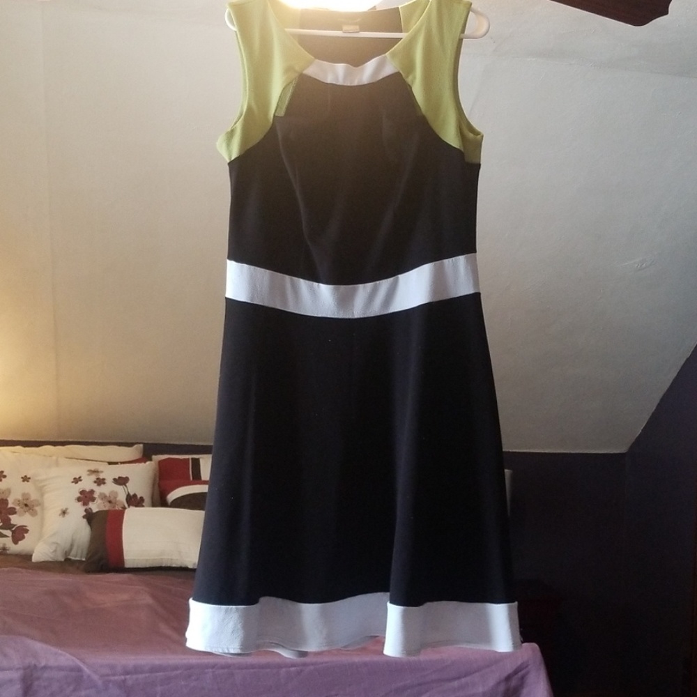 Skater dress w/cut outs. Black/white/lime green